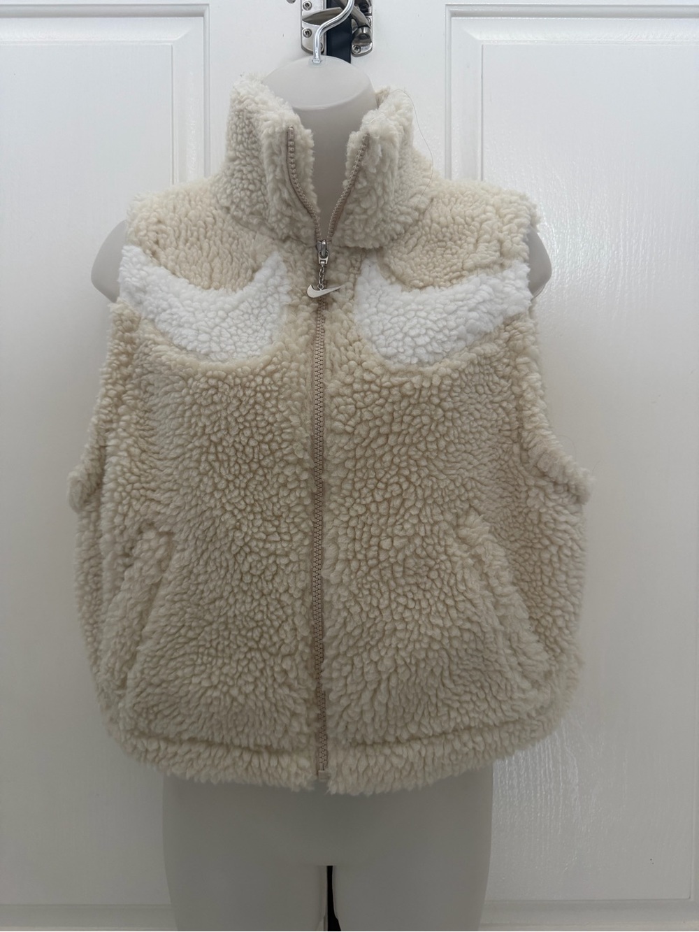Nike Cream w/White Sherpa Vest Sz S